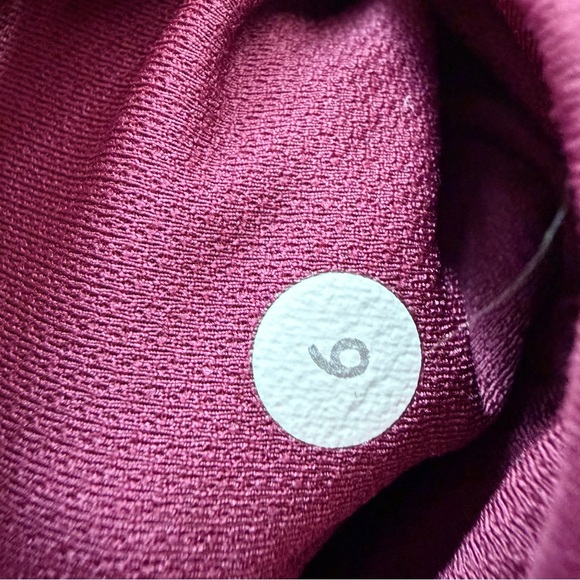 Lululemon leggings. - Picture 4 of 7